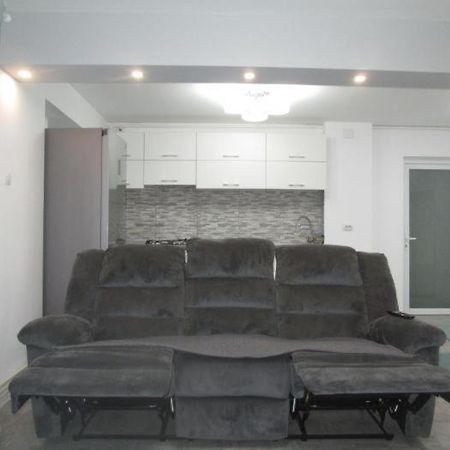 Apartament Sarra Targoviste Buitenkant foto