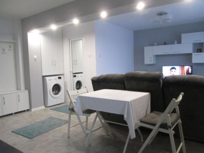 Apartament Sarra Targoviste Buitenkant foto